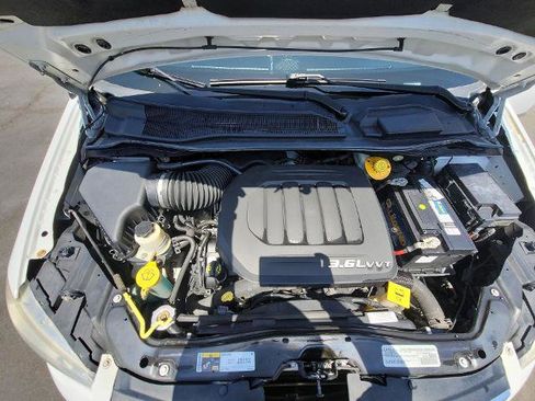 Used 2016 Chrysler Town & Country Touring image 26