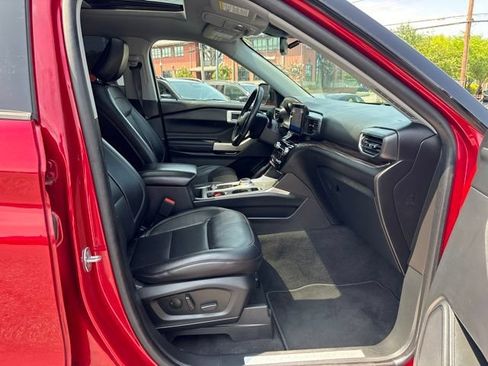 Used 2021 Ford Explorer Limited w/ Equipment Group 301A AWD/4WD image 44