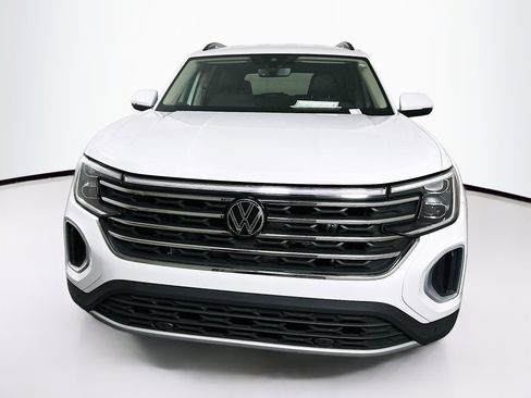 Used 2024 Volkswagen Atlas SE image 2