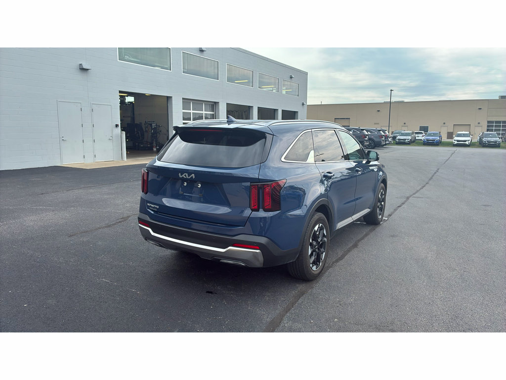 Used 2025 Kia Sorento S FWD image 7