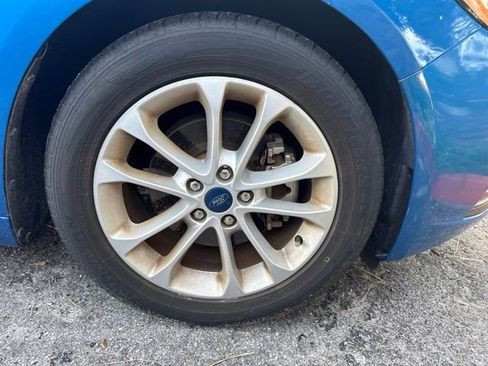 Used 2019 Ford Fusion SE FWD image 9