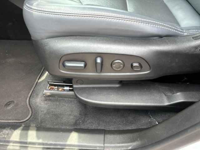 Used 2024 Buick Enclave Premium AWD/4WD image 11
