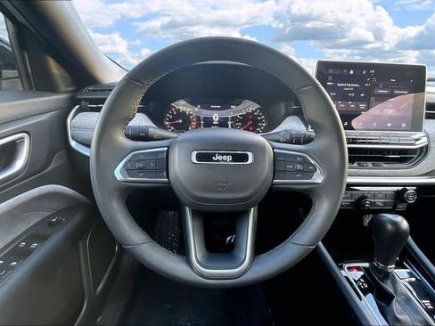 Used 2024 Jeep Compass Latitude image 8