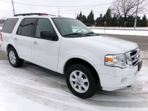 Used 2010 Ford Expedition XLT image 3