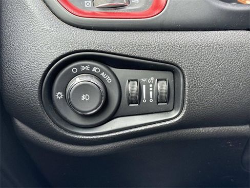 Used 2020 Jeep Renegade Trailhawk w/ UConnect 8.4 Nav Group image 13