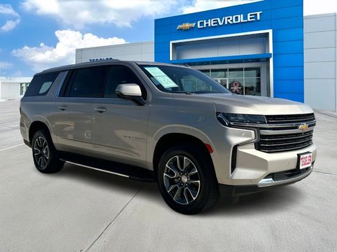 Used 2021 Chevrolet Suburban LT w/ LT Signature Package image 3