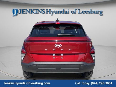 Certified 2024 Hyundai Kona SE image 4