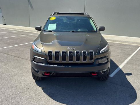 Used 2015 Jeep Cherokee Trailhawk w/ Comfort/Convenience Group AWD/4WD image 9
