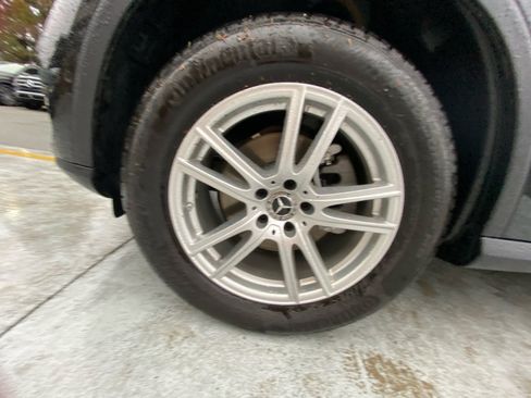 Used 2025 Mercedes-Benz GLC 300 4MATIC image 27