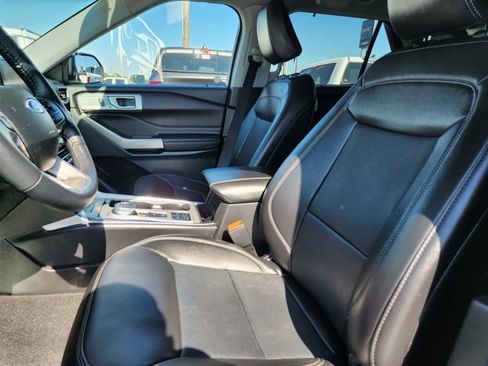Used 2024 Ford Explorer Limited image 19