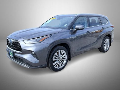 Used 2024 Toyota Highlander Platinum AWD/4WD image 1