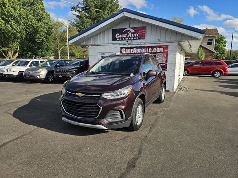 Used 2020 Chevrolet Trax LT w/ LT Convenience Package AWD/4WD image 4