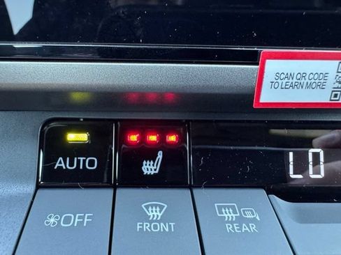 New 2026 Toyota Camry Hybrid FWD image 26