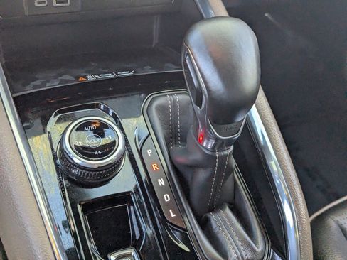 Used 2024 GMC Canyon Denali image 27