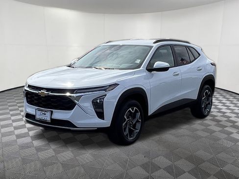 Used 2026 Chevrolet Trax LT w/ Driver Confidence Package image 3