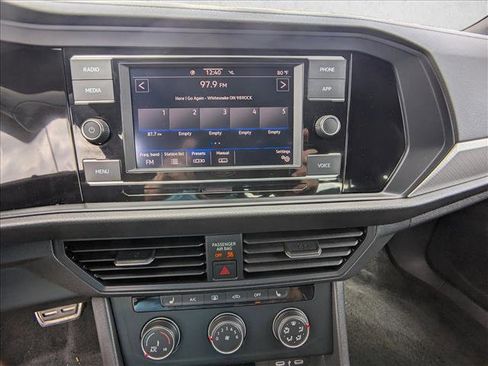 Used 2024 Volkswagen Jetta Sport image 18