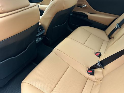 New 2025 Lexus ES 350 w/ Premium Package image 9