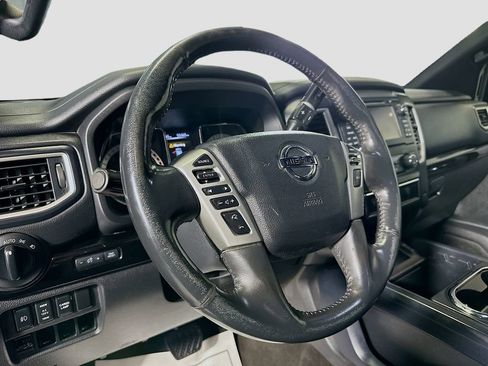 Used 2018 Nissan Titan SV w/ SV Convenience Package image 9