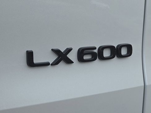New 2025 Lexus LX 600 4WD w/ Luxury Package image 19