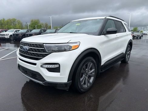 Used 2023 Ford Explorer XLT w/ Equipment Group 202A AWD/4WD image 2