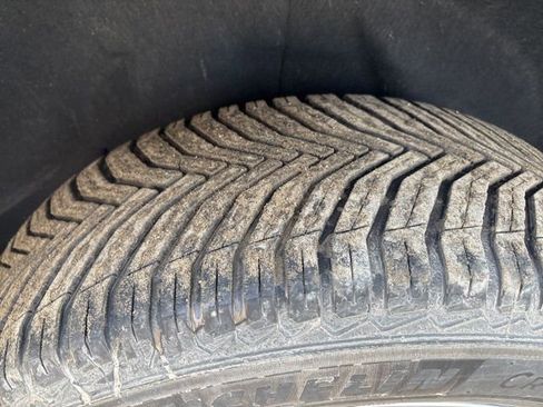 Used 2019 GMC Acadia SLE w/ Driver Alert Package I image 9