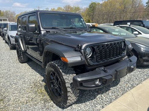 Used 2025 Jeep Wrangler Willys image 2