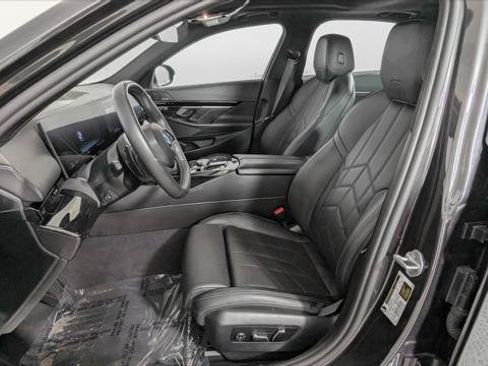 Used 2025 BMW 530i w/ Premium Package RWD image 14
