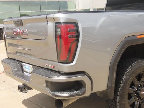 Used 2024 GMC Sierra 2500 AT4 AWD/4WD image 12