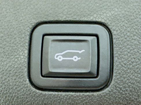 Used 2021 Chevrolet Tahoe LT w/ LT Signature Package RWD image 33