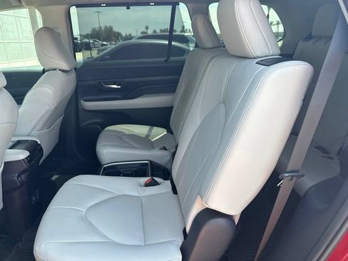 Used 2025 Toyota Grand Highlander AWD Hybrid image 11