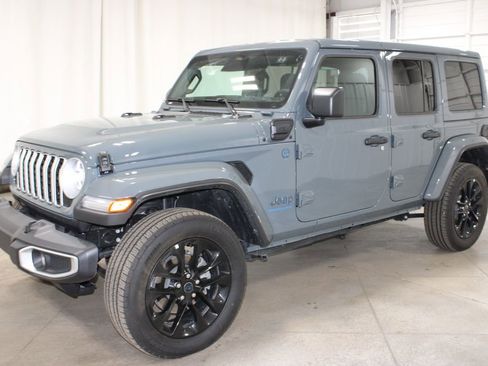 Used 2025 Jeep Wrangler Sahara 4xe w/ Safety Group image 4