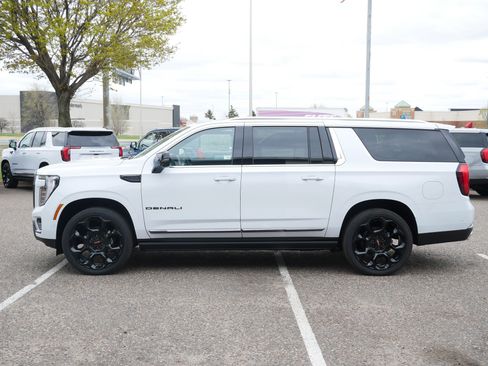 New 2026 GMC Yukon XL Denali Ultimate AWD/4WD image 4