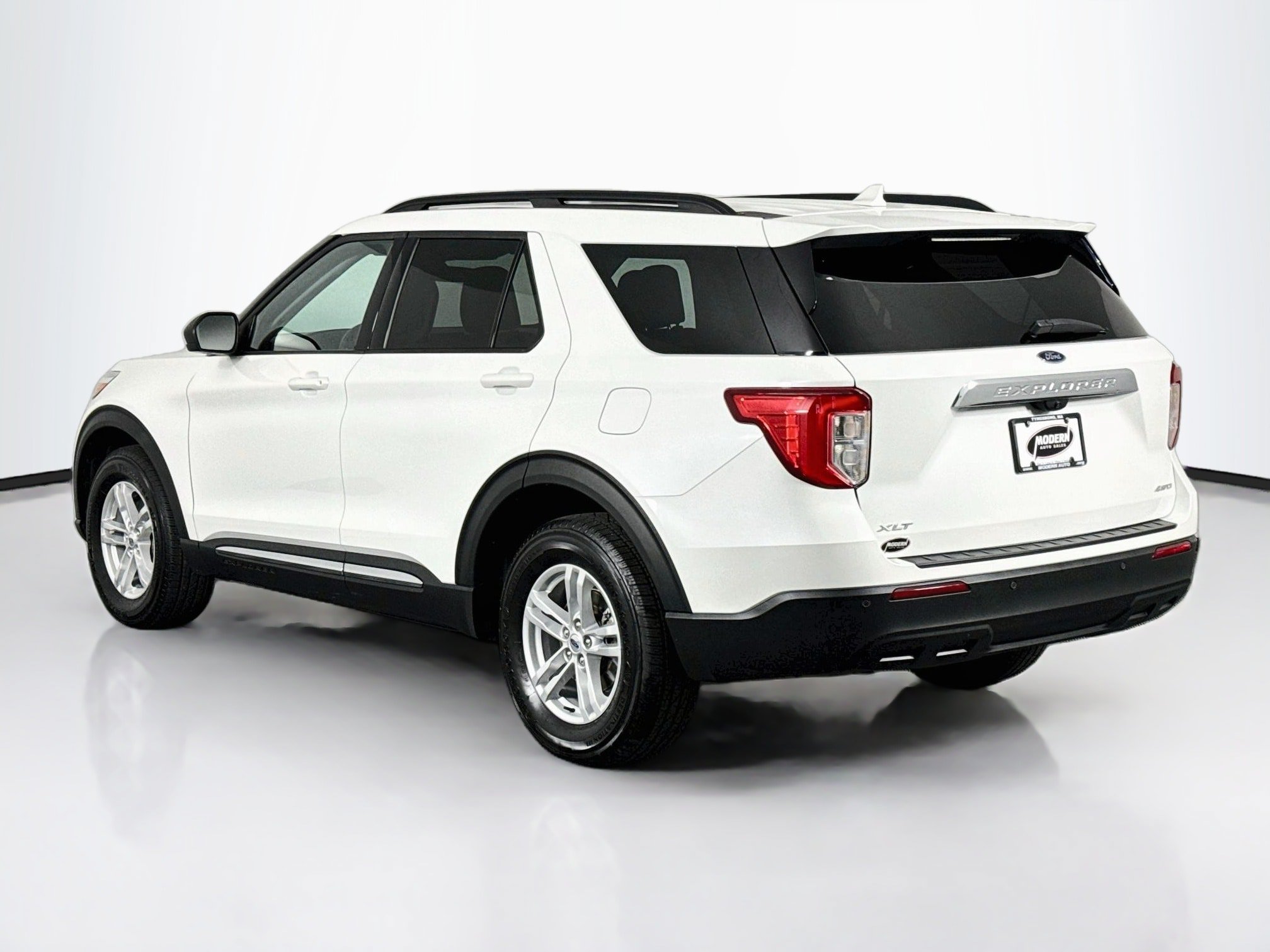 Used 2023 Ford Explorer XLT AWD/4WD image 13