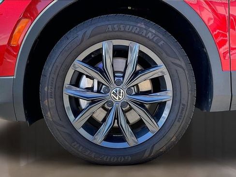 Used 2024 Volkswagen Tiguan SE w/ Panoramic Sunroof Package AWD/4WD image 34
