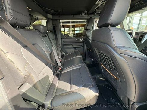 Used 2024 Ford Bronco Badlands image 21