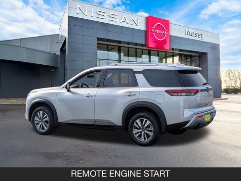 New 2025 Nissan Pathfinder SL image 5