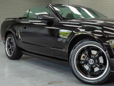 Used 2005 Ford Mustang GT RWD image 8