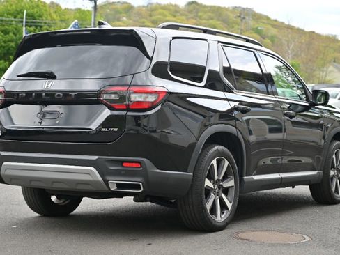 Used 2023 Honda Pilot Elite image 7