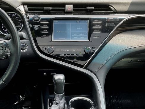 Used 2018 Toyota Camry XLE FWD image 9