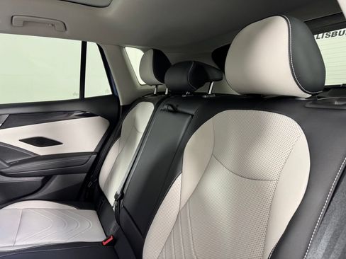 Used 2025 Volkswagen Tiguan SE w/ Panoramic Sunroof Package AWD/4WD image 34