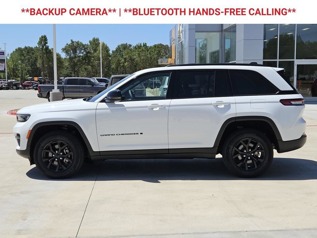 Used 2025 Jeep Grand Cherokee Altitude AWD/4WD image 5