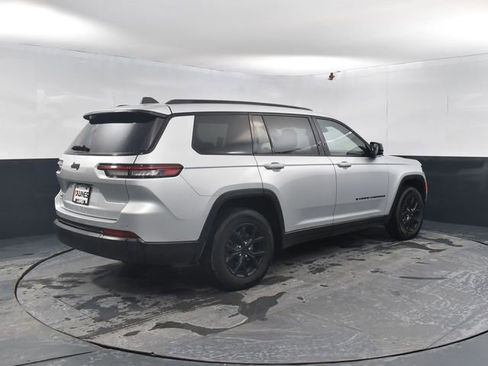 Used 2024 Jeep Grand Cherokee L Laredo image 9