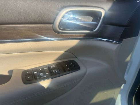 Used 2014 Jeep Grand Cherokee Overland w/ Advanced Technology Group image 12