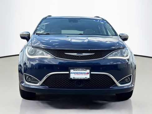 Used 2017 Chrysler Pacifica Limited w/ UConnect Theater Package FWD image 17