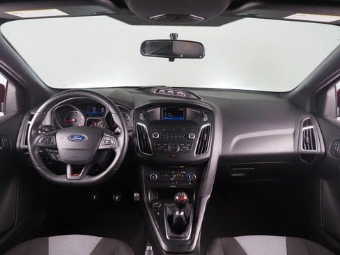 Used 2018 Ford Focus ST image 3
