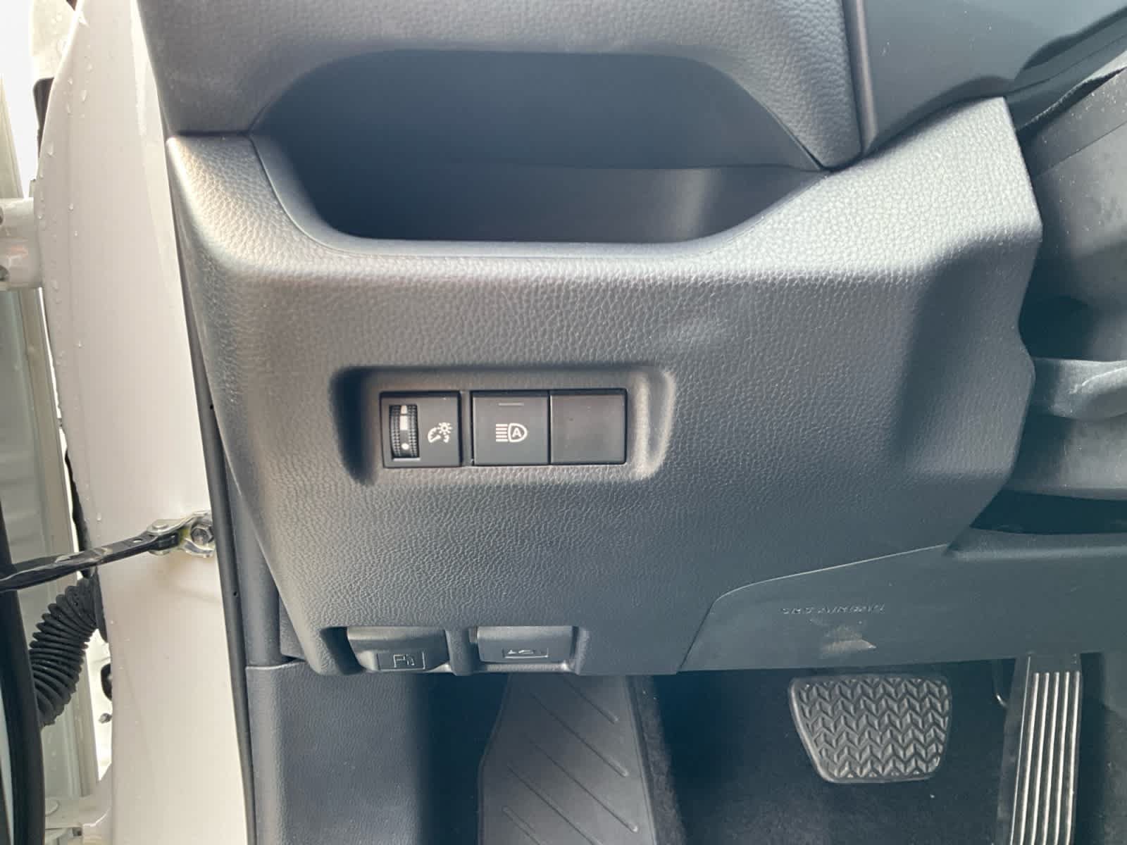 Used 2025 Toyota RAV4 XLE FWD image 17