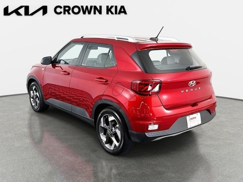 Used 2024 Hyundai Venue Limited image 8