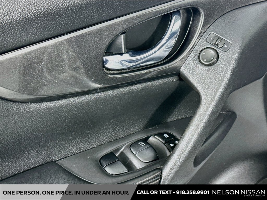 Used 2017 Nissan Rogue S FWD image 17