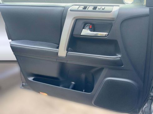 Used 2015 Toyota 4Runner SR5 image 18