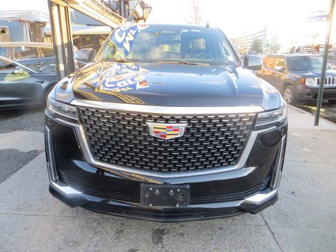 Used 2023 Cadillac Escalade ESV Luxury image 2